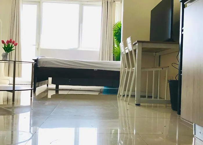 Hub Metro In Makati 100west 1br With Balcony * Manila