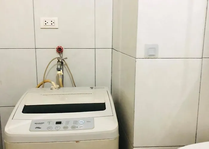 Hub Metro In Makati 100west 1br With Balcony Manila