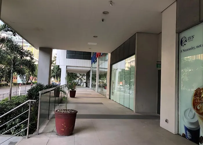 Hub Metro In Makati 100west 1br With Balcony * Manila