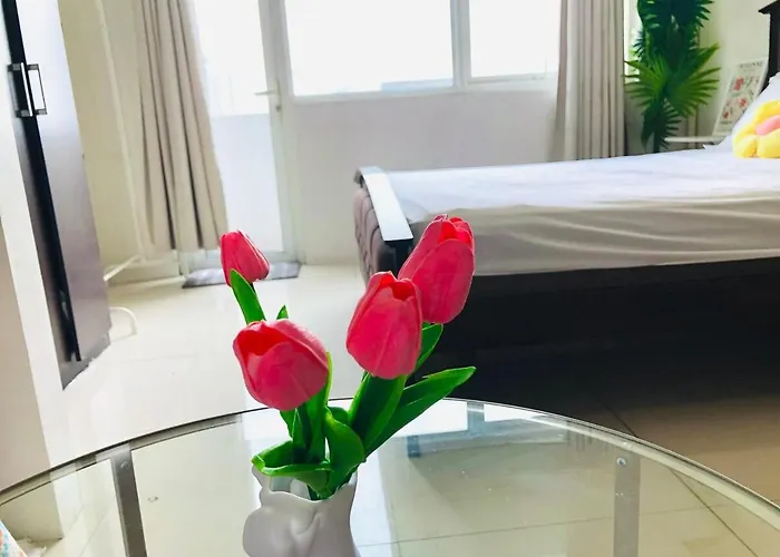 Apartment Hub Metro In Makati 100west 1br With Balcony *