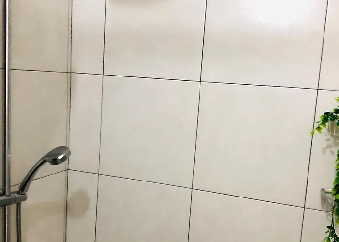 Hub Metro In Makati 100west 1br With Balcony Apartment *
