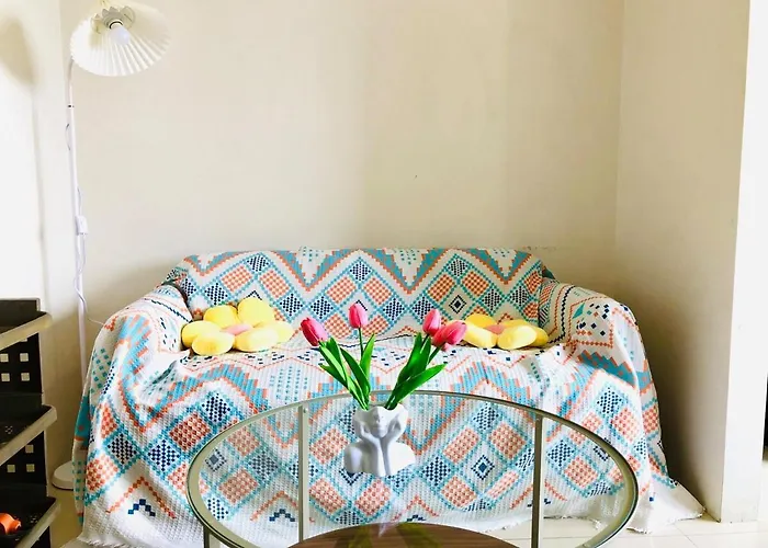 Hub Metro In Makati 100west 1br With Balcony *