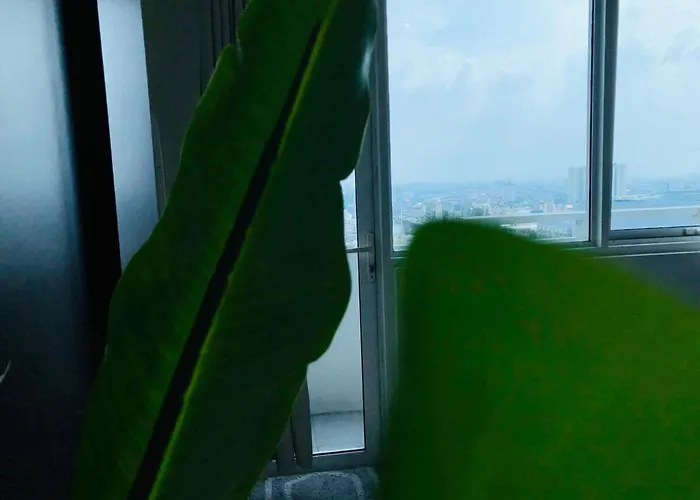 Hub Metro In Makati 100west 1br With Balcony